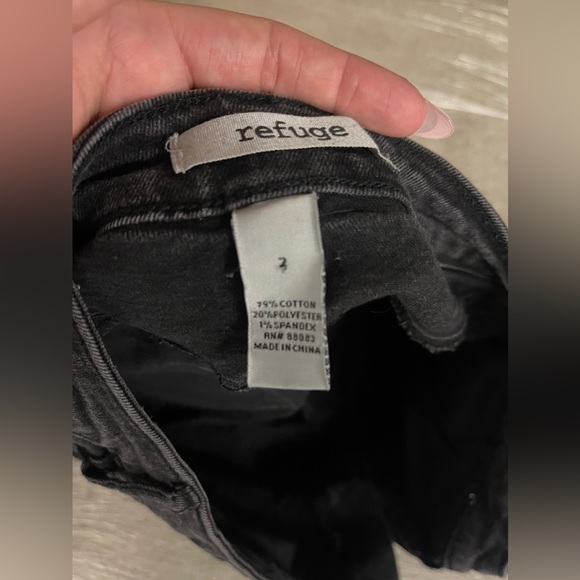 Black jean shorts - Picture 2 of 3